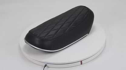 BS1154 - CT70 6V BLACK DIAMOND PATTERN SEAT WITH CHROME BAND