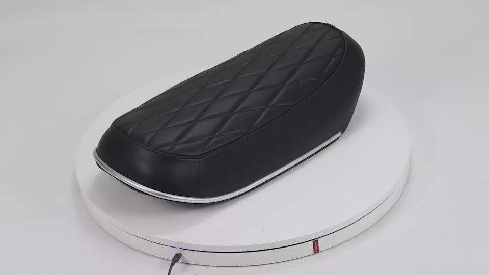 BS1154 - CT70 6V BLACK DIAMOND PATTERN SEAT WITH CHROME BAND