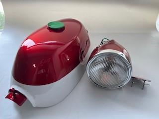 TANK AND SMALL LIGHT FOR Z50A BIKE IN RED/WHITE SMALL BADGE ON THE LIGHT 